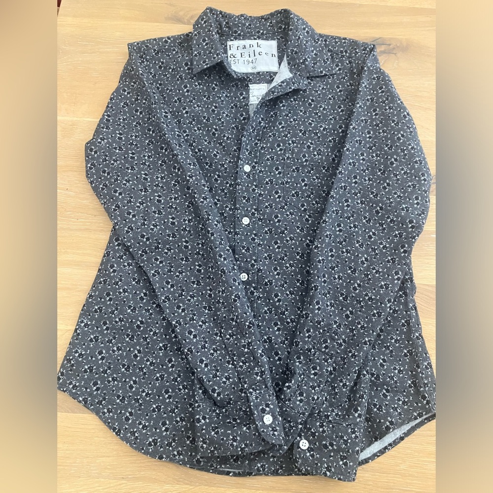 Frank & Eileen XS tailored women’s long-sleeve shirt. Gray floral 100% cotton